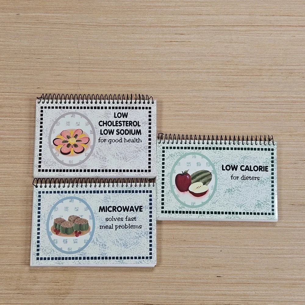 Vintage Cookbooks Set of 3 Microwave Low Calorie Sodium 1993 G&R Publishing‎